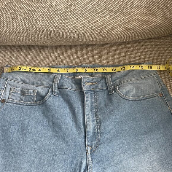 Santana Jeans Capris - Picture 2 of 8